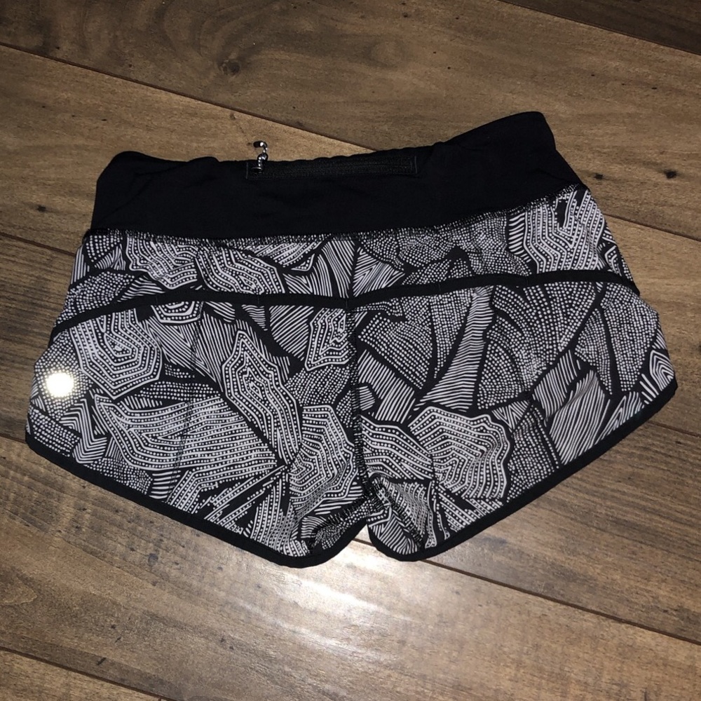 LULULEMON womens shorts (rare pattern)